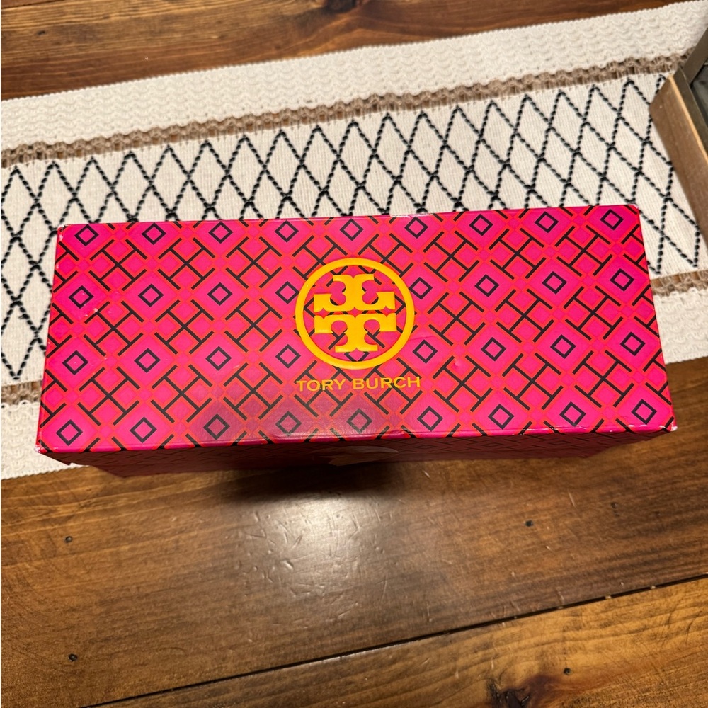 Brand new Tory Burch Black Logo Slide Sandals-Ines flat slide goat leather - Picture 9 of 10